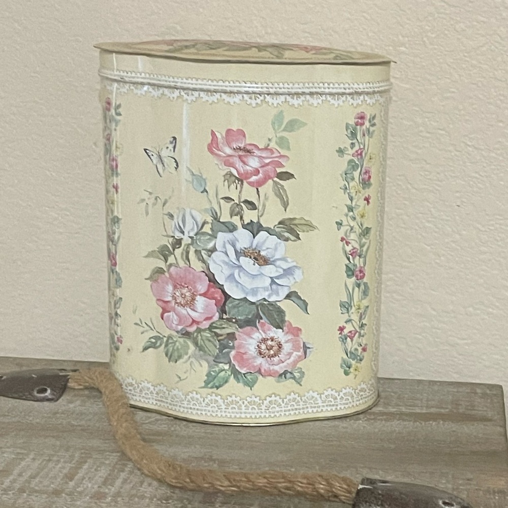 Collectible Yellow Tin with roses made in England